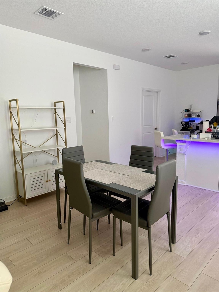 208 Flowers Ave - Photo 2