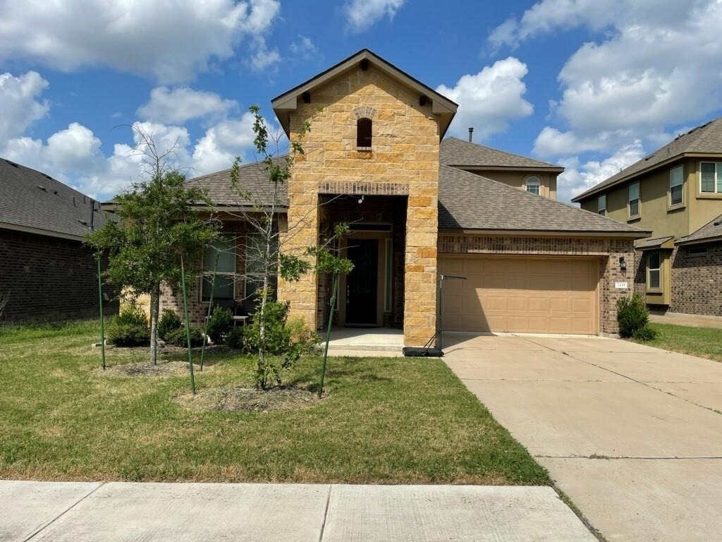 2433 Lyla Ln - Photo 0