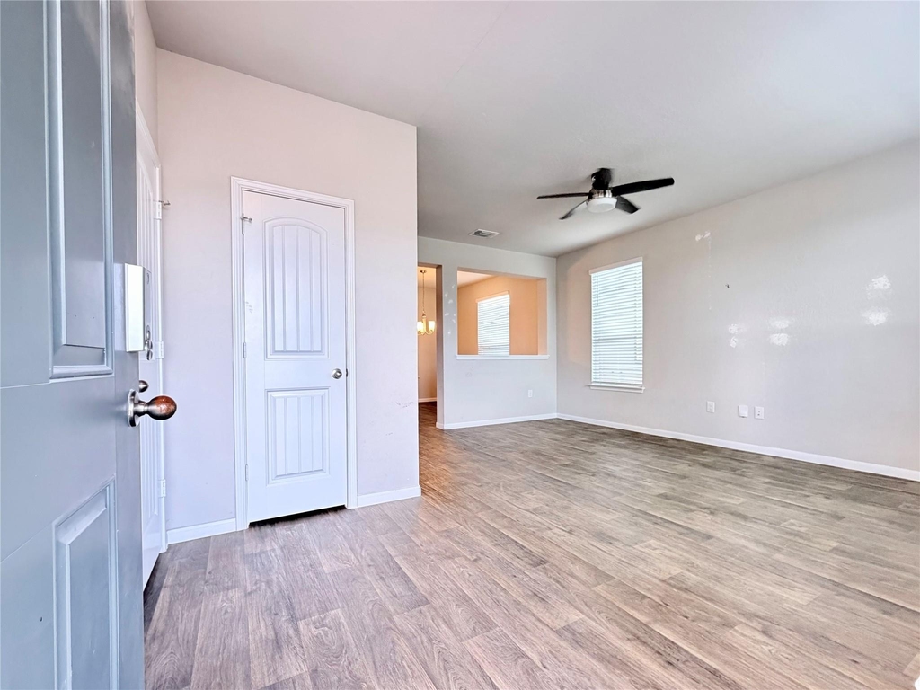 10502 Fulton Ave - Photo 3