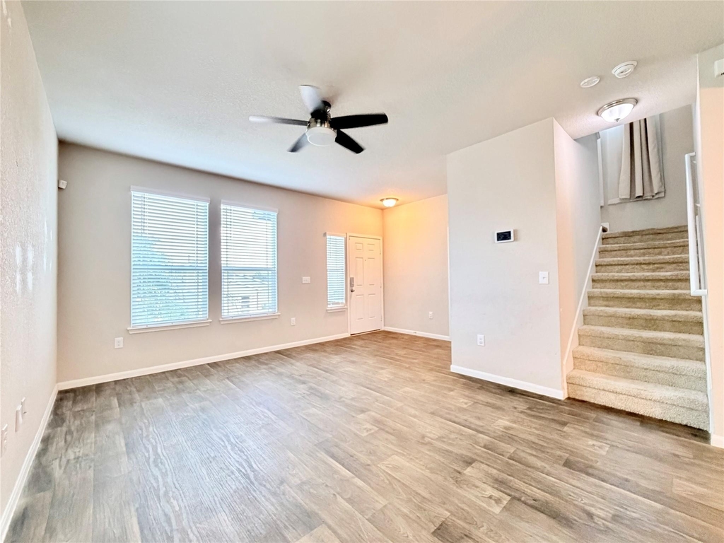 10502 Fulton Ave - Photo 4