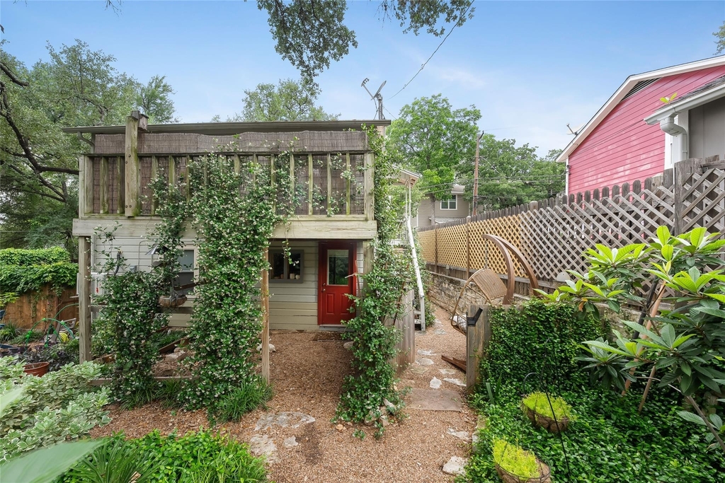 706 Patterson Ave - Photo 1