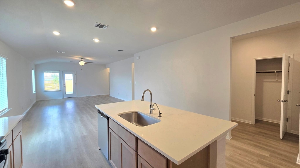 122 Holmby Dr - Photo 6