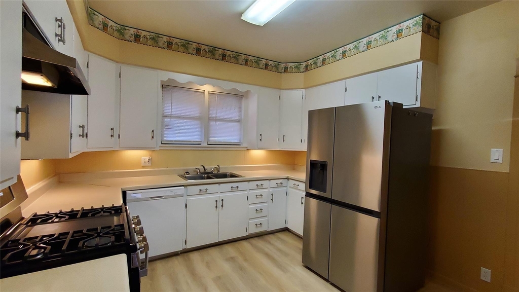 1117 W 4th St - Photo 9