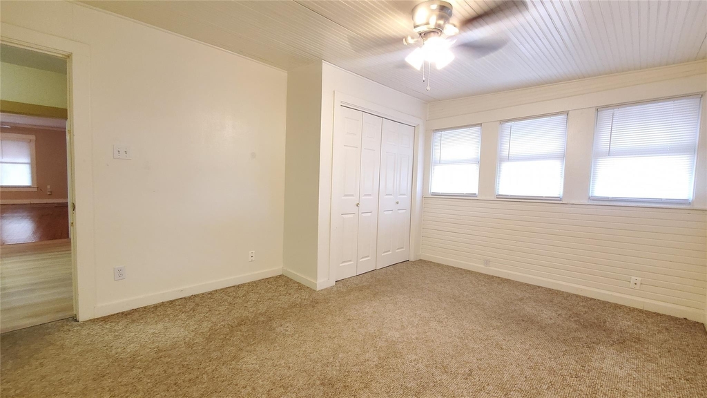 1117 W 4th St - Photo 14