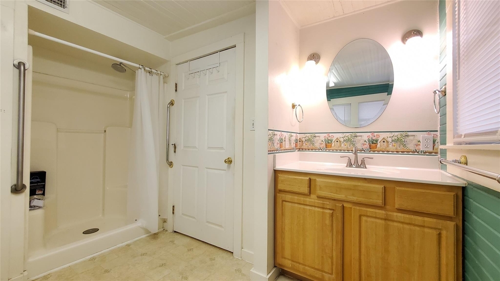 1117 W 4th St - Photo 15