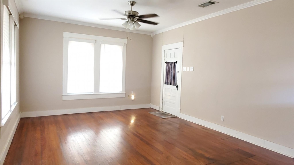 1117 W 4th St - Photo 6