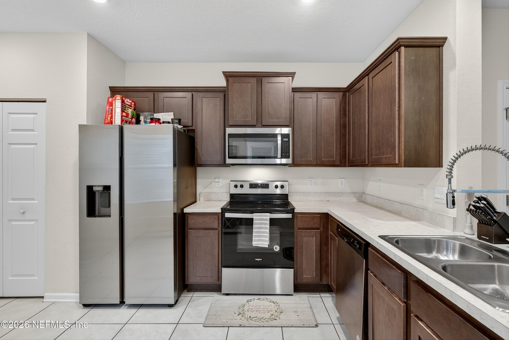 12784 Veterans Court - Photo 3