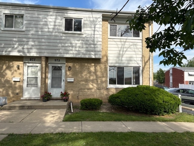 975 N York Street - Photo 0