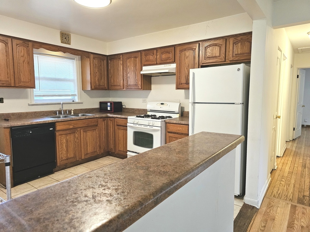 8823 Mango Avenue - Photo 7