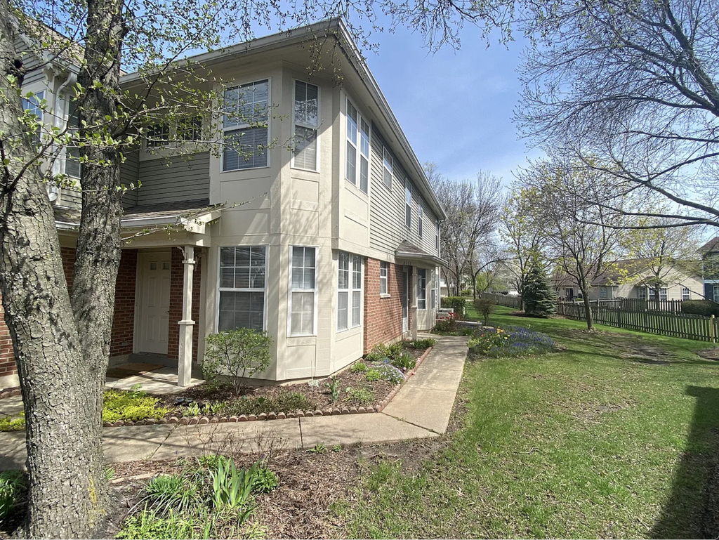 2111 Camden Lane - Photo 0