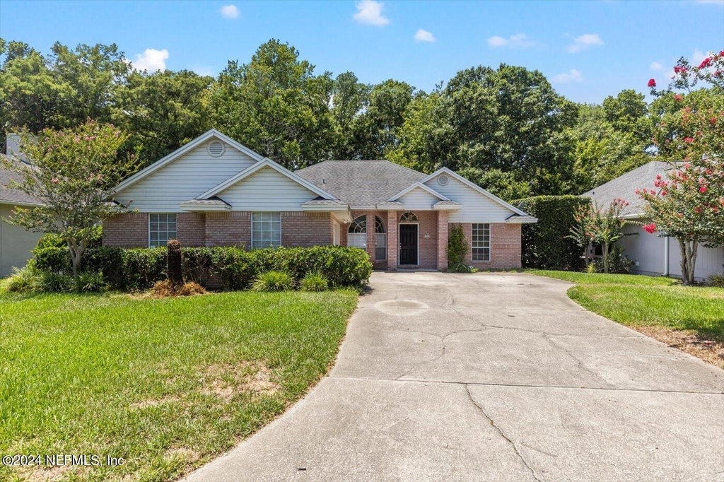 1722 Branch Vine Drive W - Photo 0