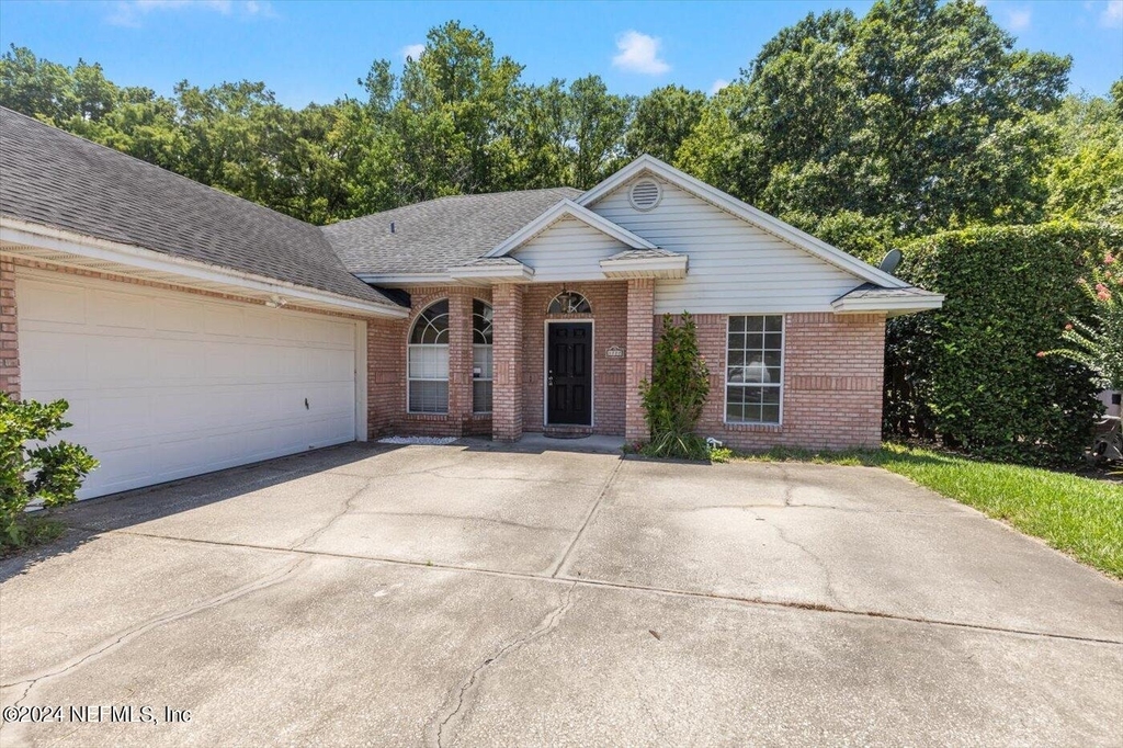 1722 Branch Vine Drive W - Photo 2