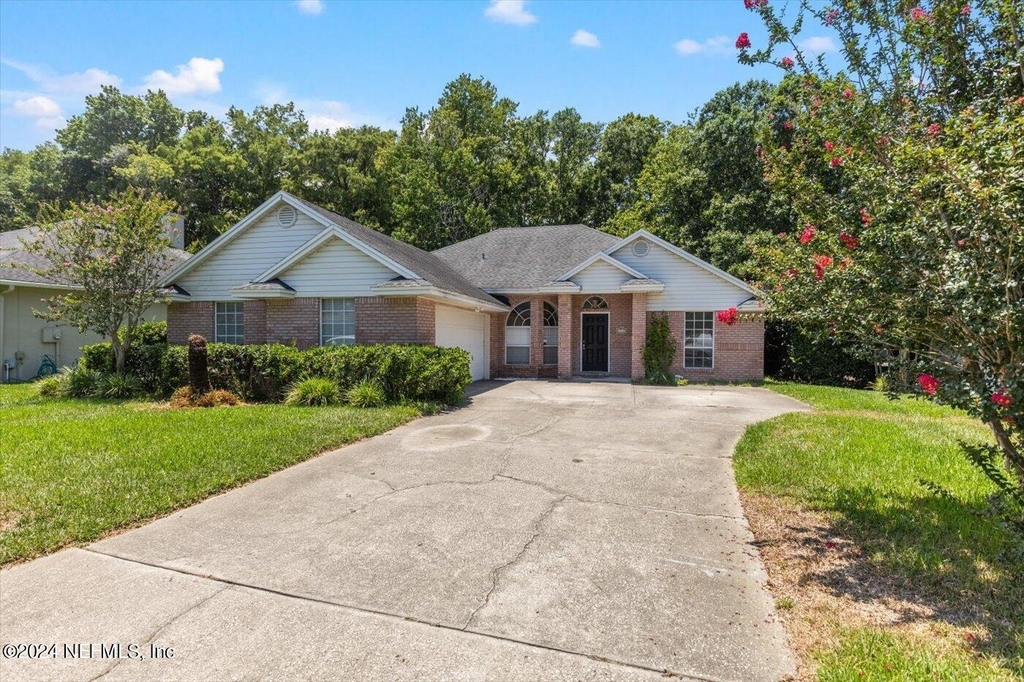 1722 Branch Vine Drive W - Photo 1
