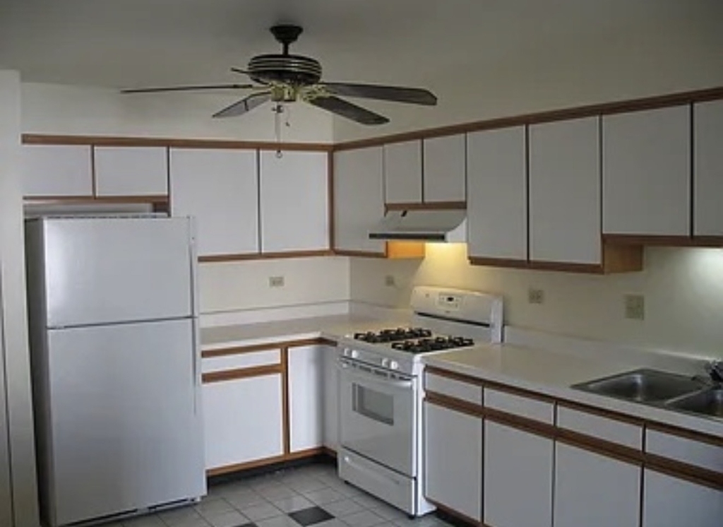 995 S Pinetree Circle - Photo 2