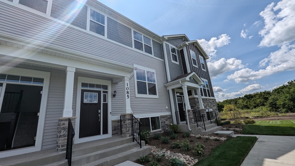 1085 Atterberg Road - Photo 0