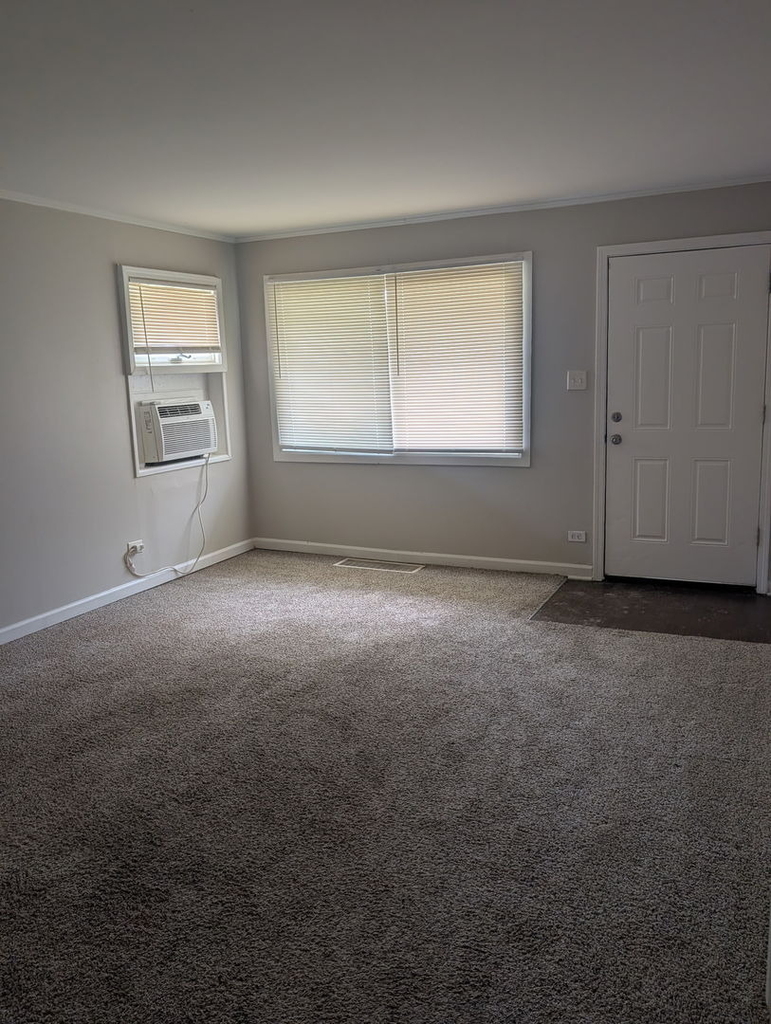 14610 Blackstone Avenue - Photo 7