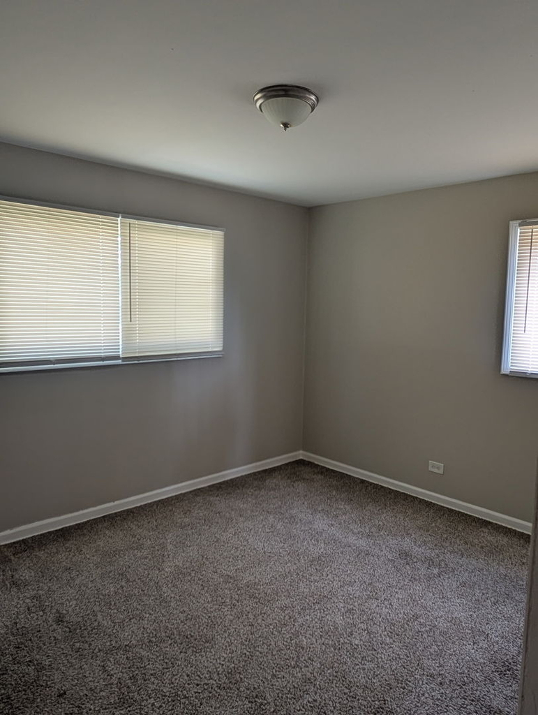 14610 Blackstone Avenue - Photo 9