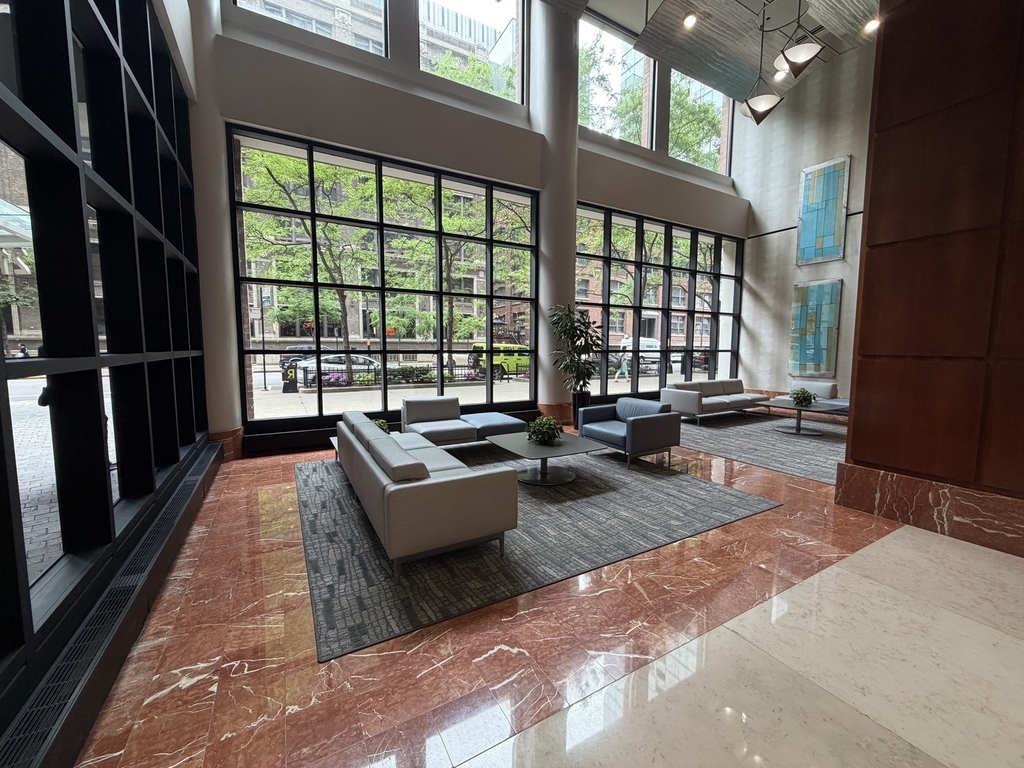 211 E Ohio Street - Photo 10