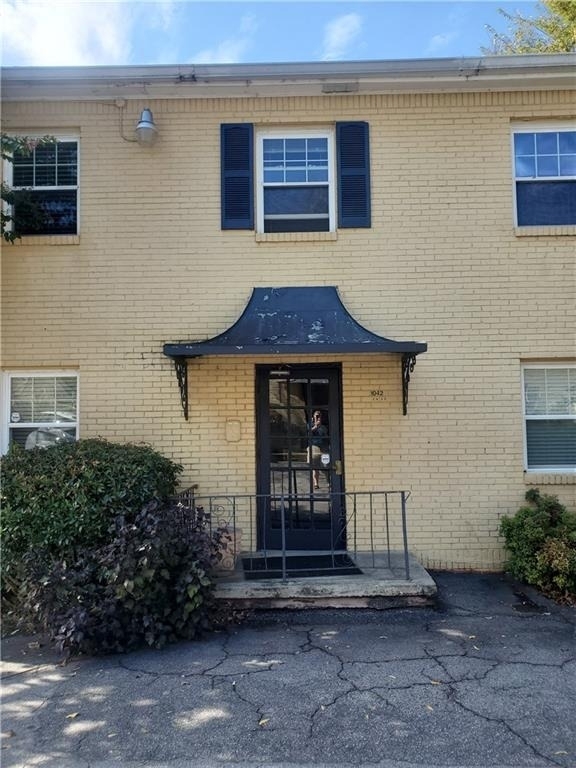 1042 Ne Saint Charles Avenue Ne - Photo 0