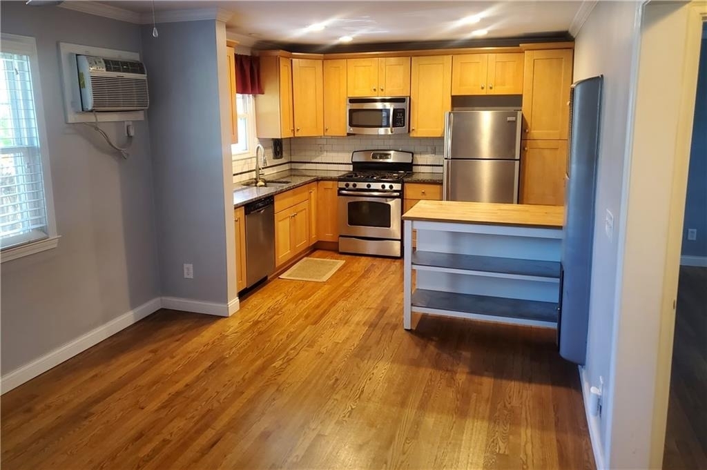 1042 Ne Saint Charles Avenue Ne - Photo 4