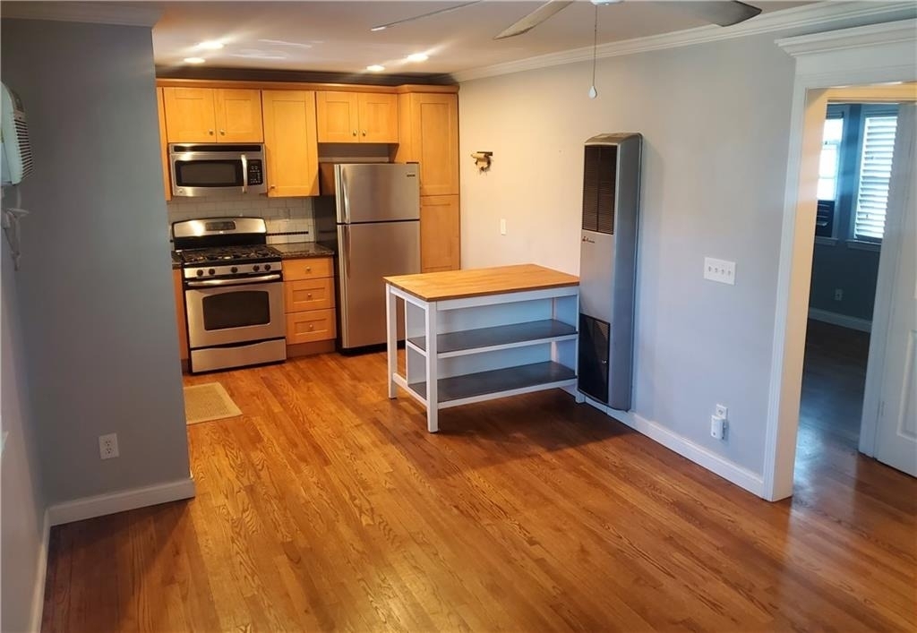 1042 Ne Saint Charles Avenue Ne - Photo 3