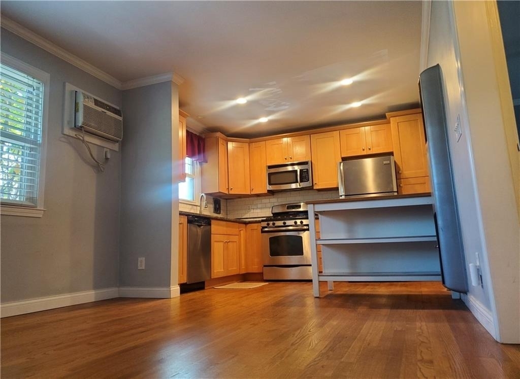 1042 Ne Saint Charles Avenue Ne - Photo 5
