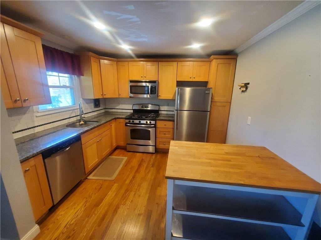 1042 Ne Saint Charles Avenue Ne - Photo 6