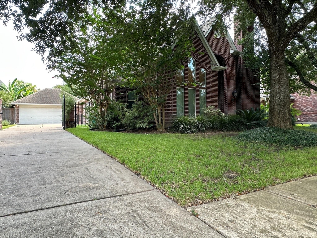 3206 Oakland Drive - Photo 2