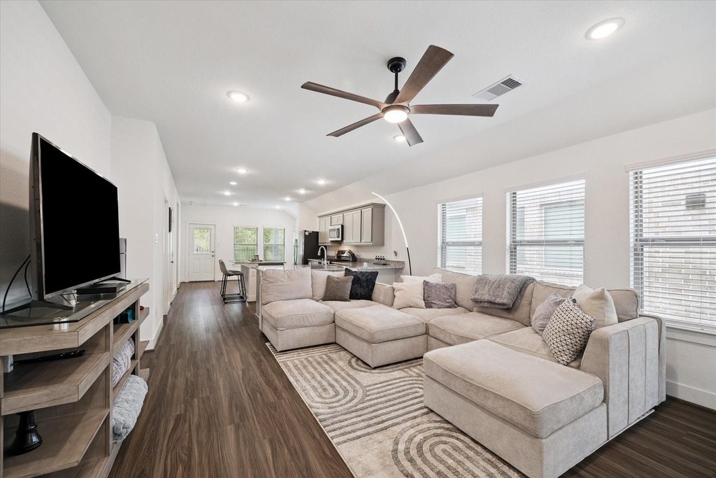 1600 Portia Lane - Photo 2