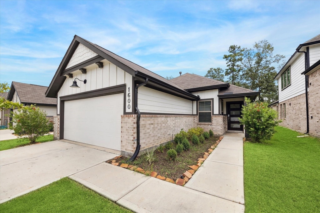 1600 Portia Lane - Photo 1