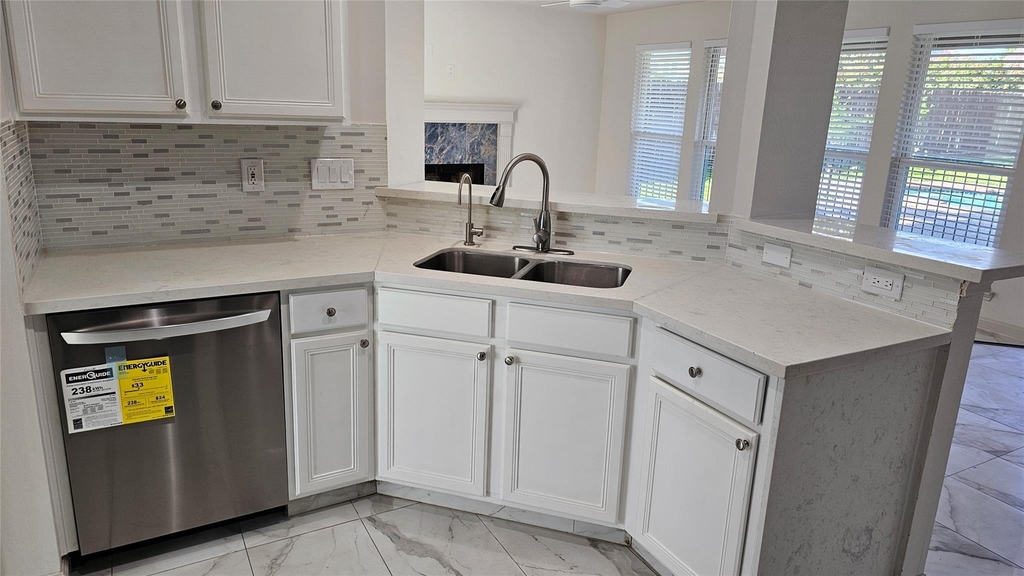 23510 Stratsborough Drive - Photo 9