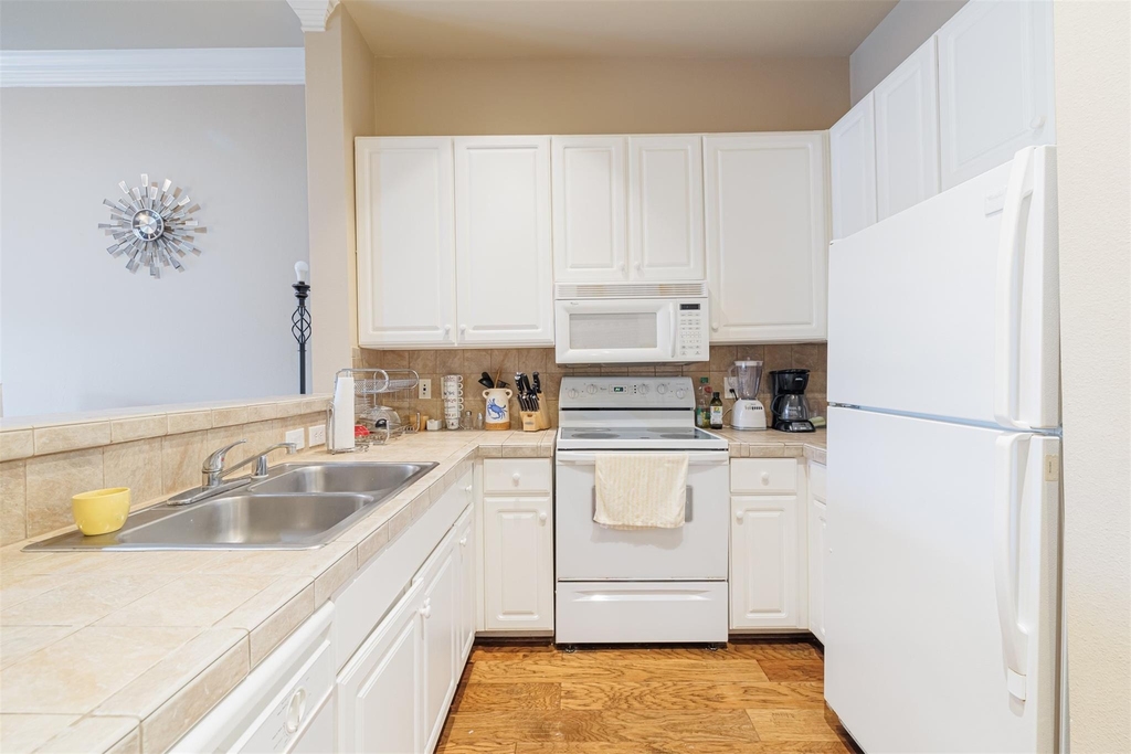 2400 Mccue Road - Photo 1