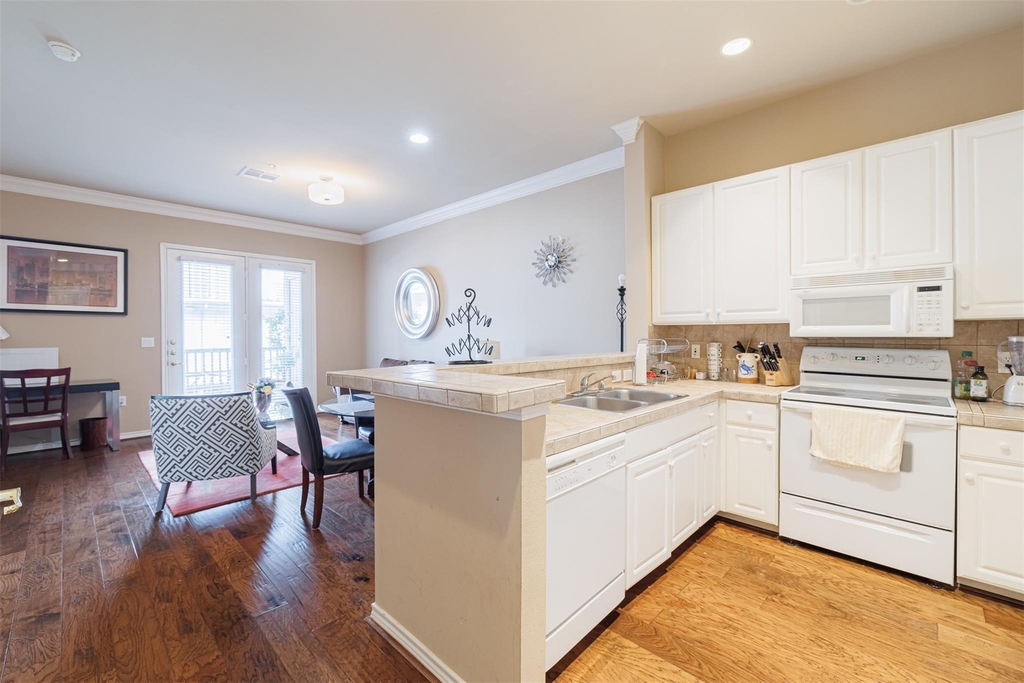 2400 Mccue Road - Photo 0