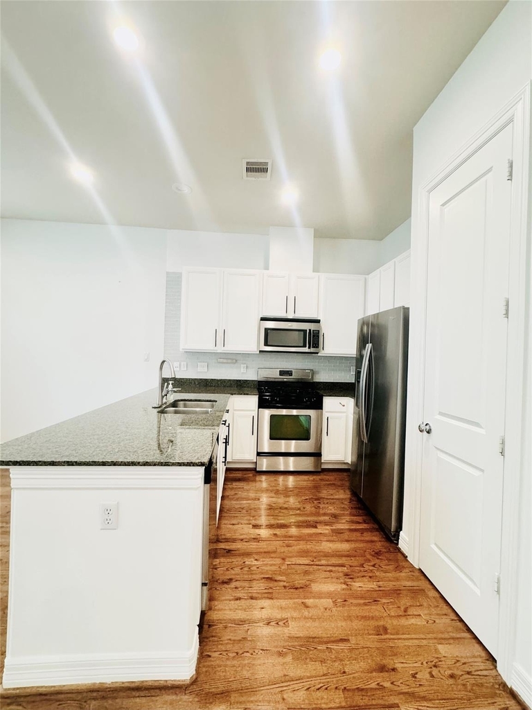 3846 Center Street - Photo 1