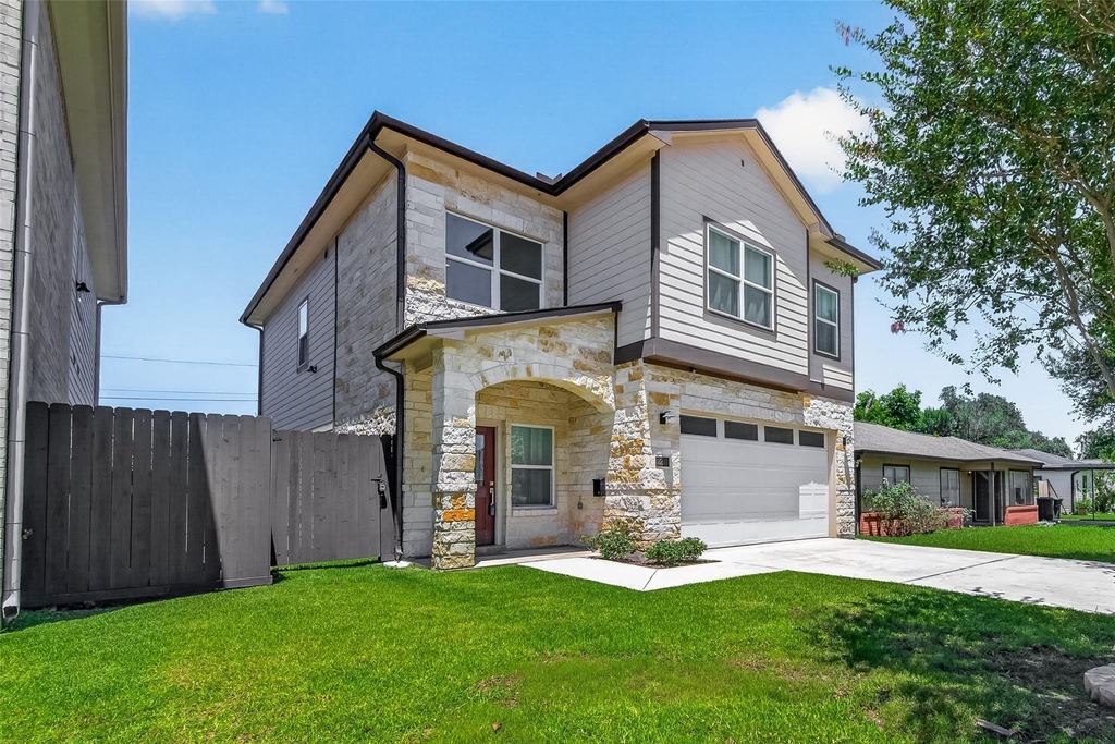 2211 Silverbonnet Street - Photo 1