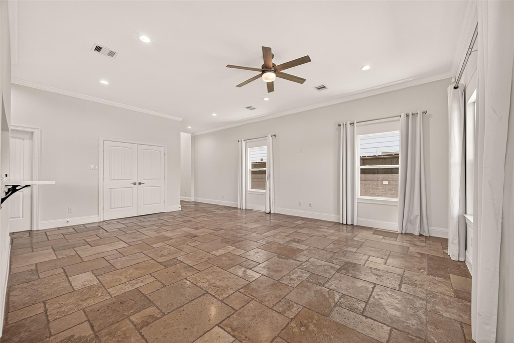 2211 Silverbonnet Street - Photo 7