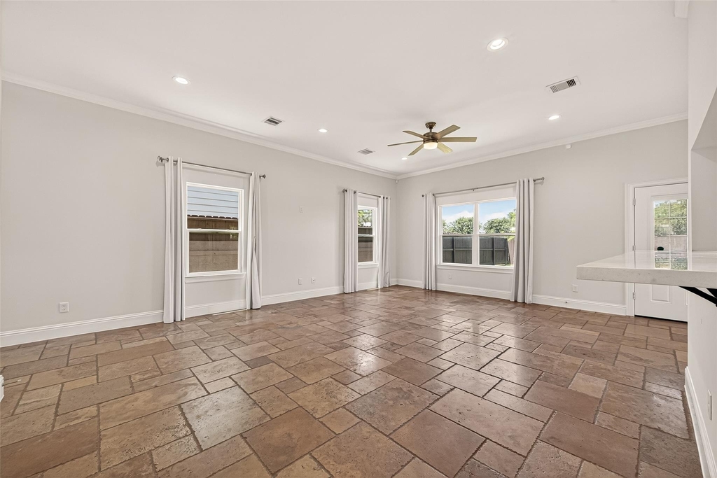 2211 Silverbonnet Street - Photo 6