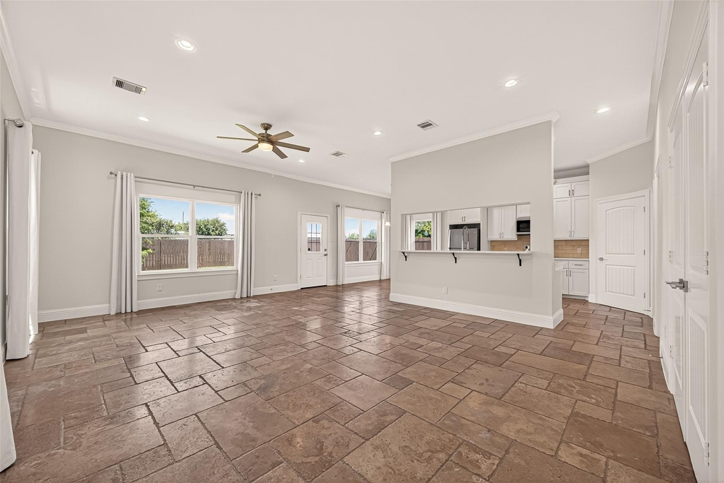 2211 Silverbonnet Street - Photo 9
