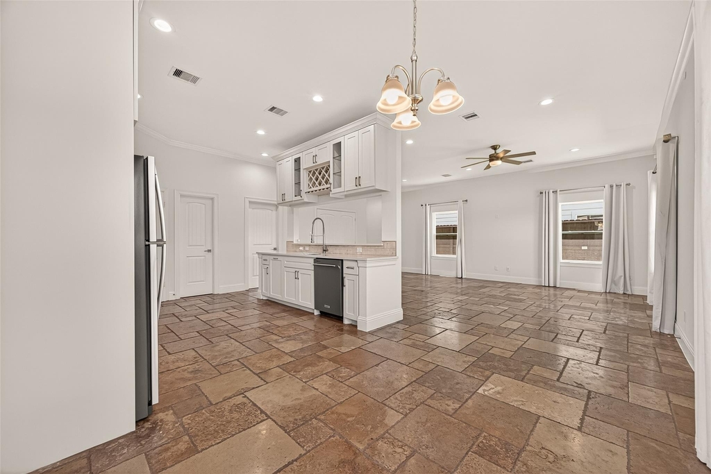 2211 Silverbonnet Street - Photo 11