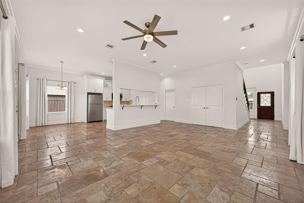 2211 Silverbonnet Street - Photo 8