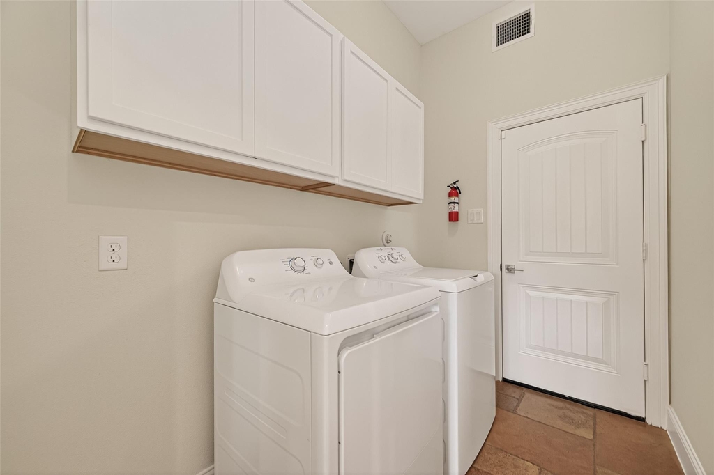 2211 Silverbonnet Street - Photo 17