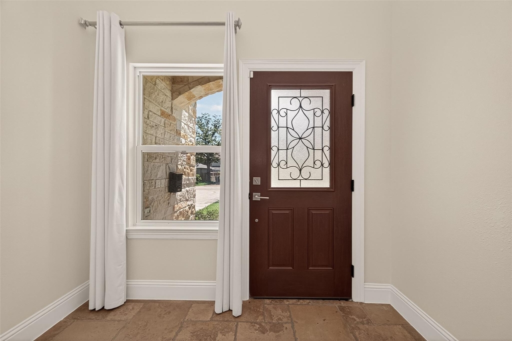 2211 Silverbonnet Street - Photo 4
