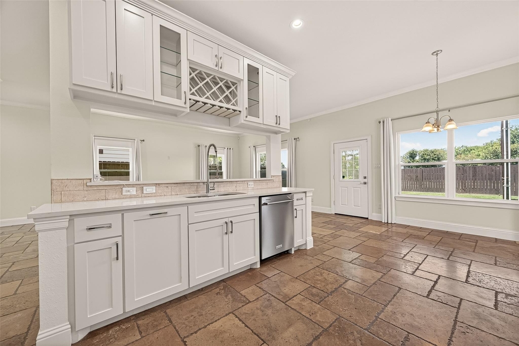 2211 Silverbonnet Street - Photo 15