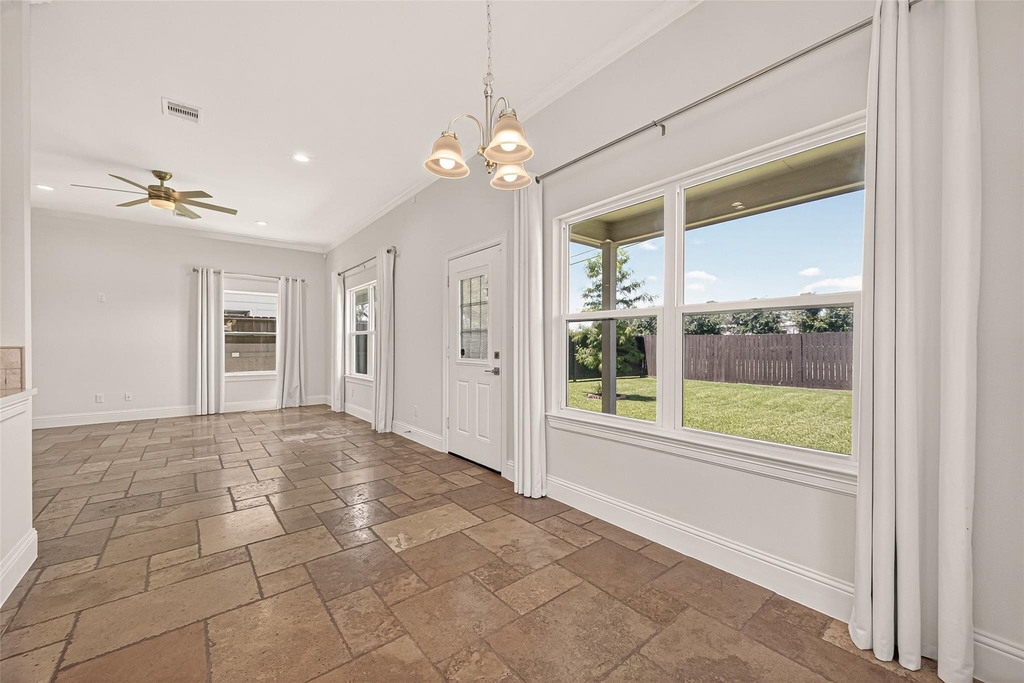 2211 Silverbonnet Street - Photo 12