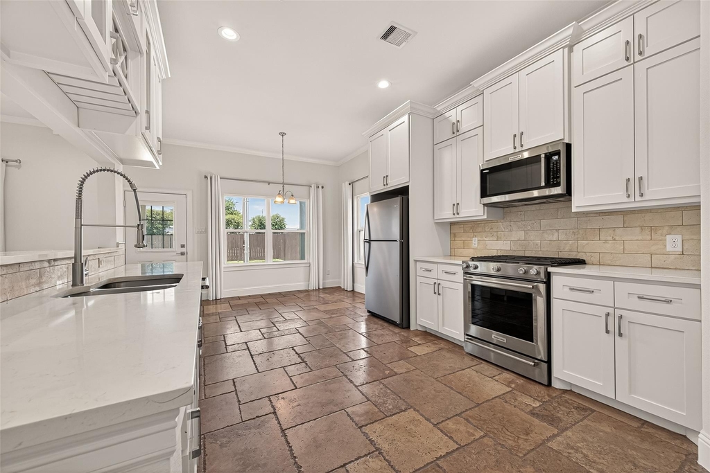 2211 Silverbonnet Street - Photo 14