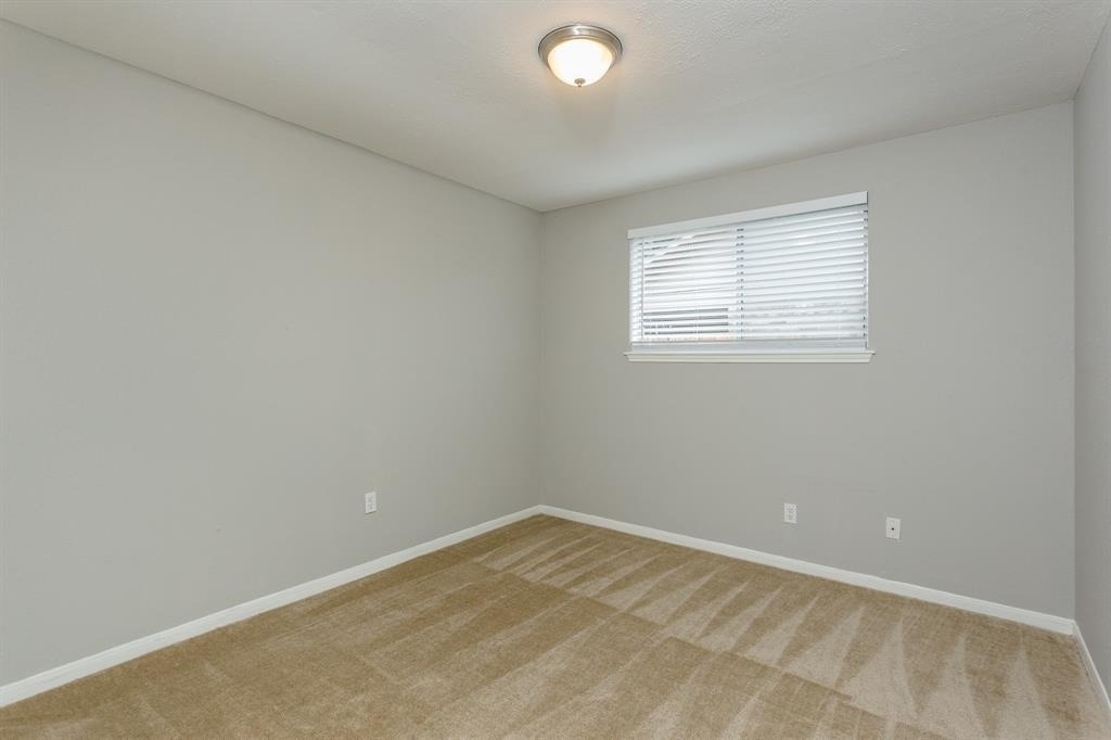 2715 Colony Drive - Photo 15