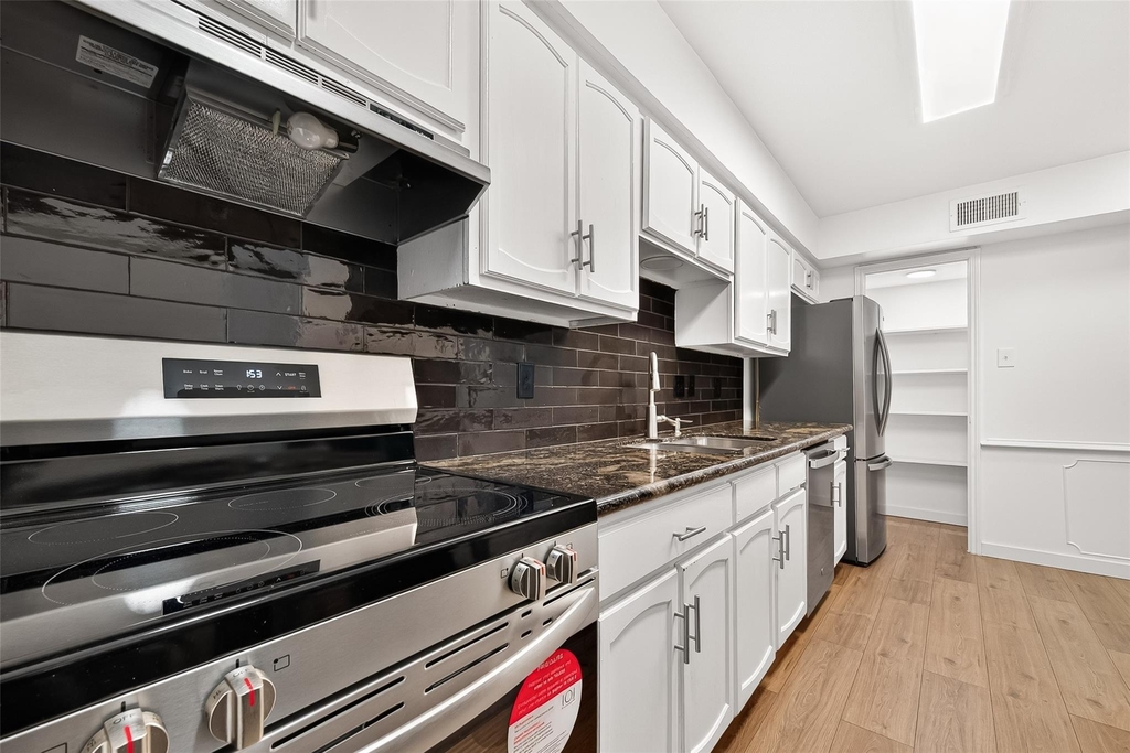359 N Post Oak Lane - Photo 12