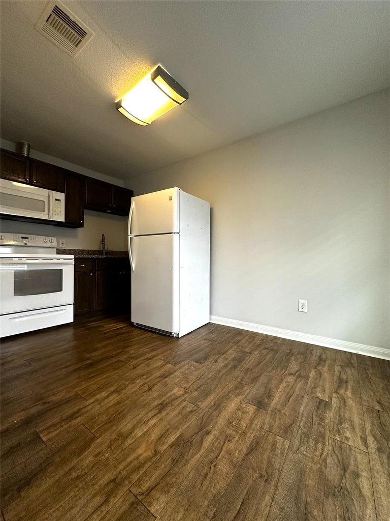 507 Houston Street - Photo 3