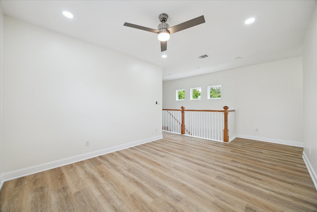 901 E 37th Street - Photo 11
