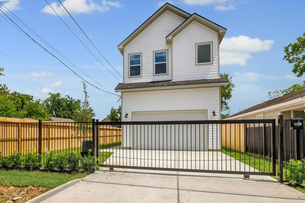 901 E 37th Street - Photo 1